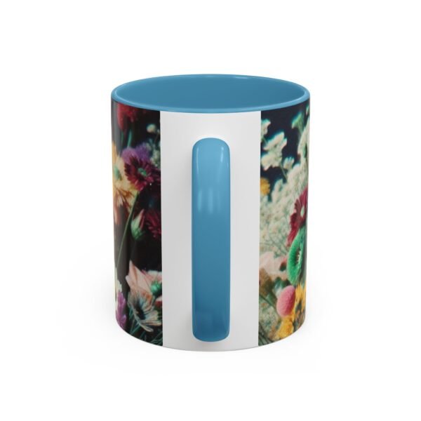 11503402952439137819_2048.jpeg Taza de café con detalles florales: diseño natural vibrante para amantes de la jardinería