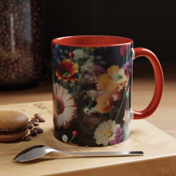 5646736315457506695_2048.jpeg Taza de café con detalles florales: diseño natural vibrante para amantes de la jardinería