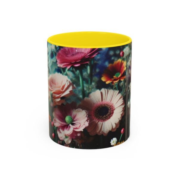 7949744952435950815_2048.jpeg Taza de café con detalles florales: diseño natural vibrante para amantes de la jardinería